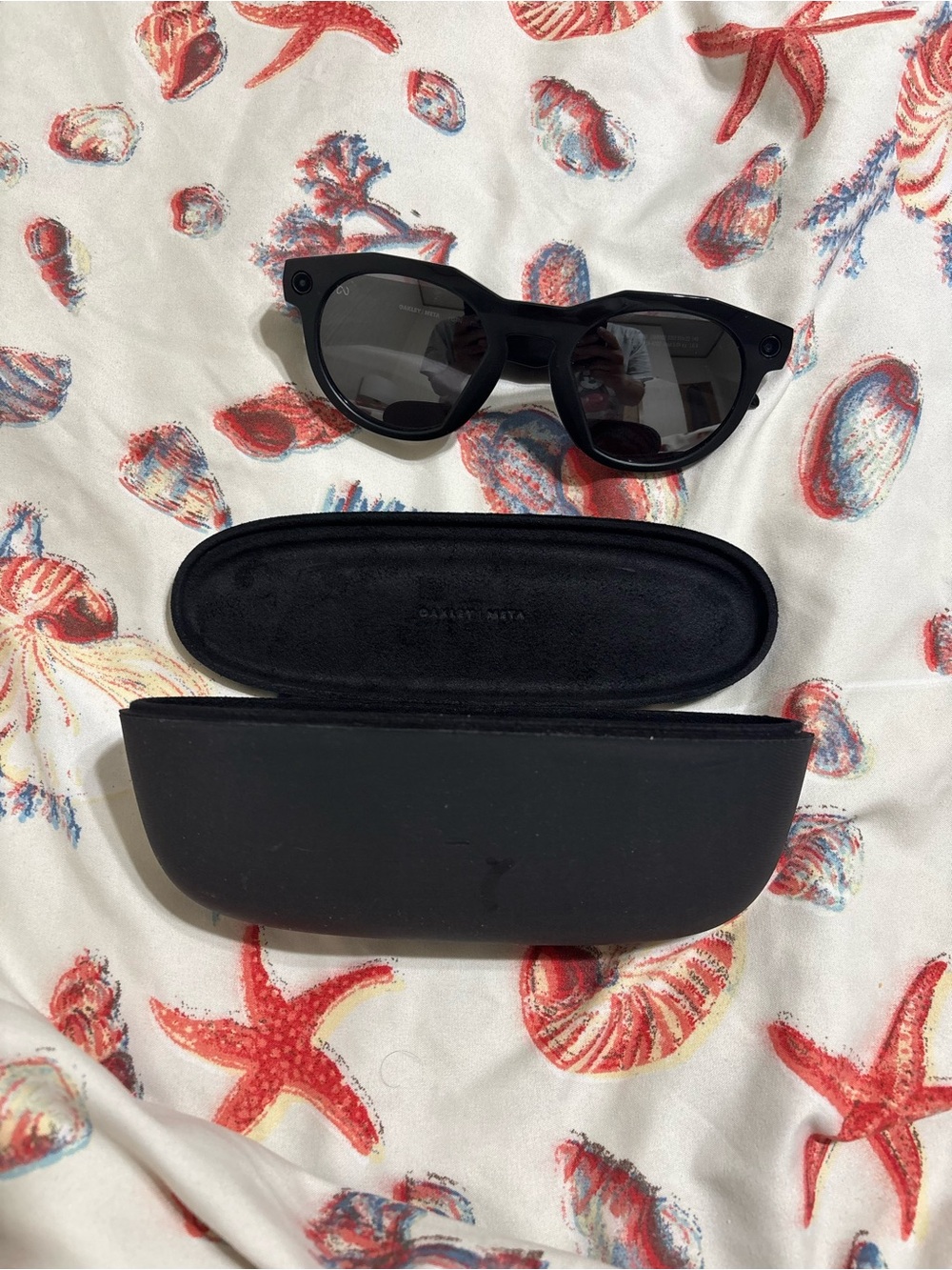 Oakley Black Round-Edge Sunglasses with Dark Lenses - Picture 5 of 5